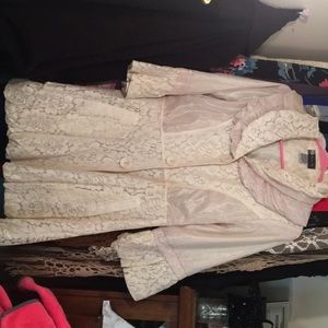 Off white/ light creamlace top